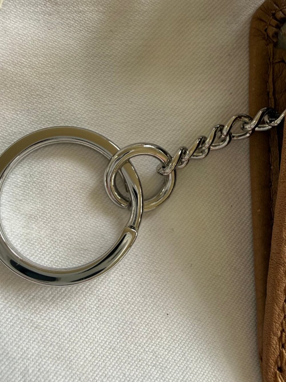 Aimee Kestenberg Aimee Kestenberg 'Alia' Slim ID Vachetta Leather Case w/Keyring - Picture 3 of 6